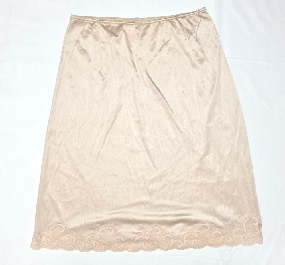 VTG Sears Isn't It Divine Lace Hem Half Slip Skirt Antron III Nylon Nude Size M